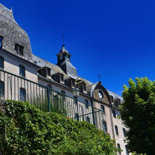 Logis Hotel Ancien Grand Seminaire Saint-Flour  Bagian luar foto