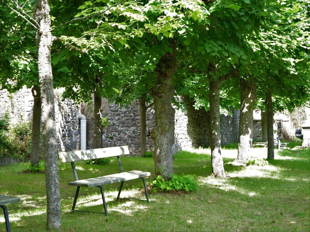 Logis Hotel Ancien Grand Seminaire Saint-Flour  Bagian luar foto