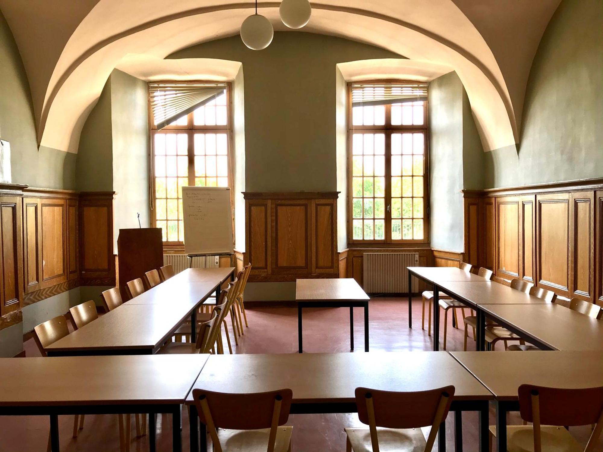 Logis Hotel Ancien Grand Seminaire Saint-Flour  Bagian luar foto