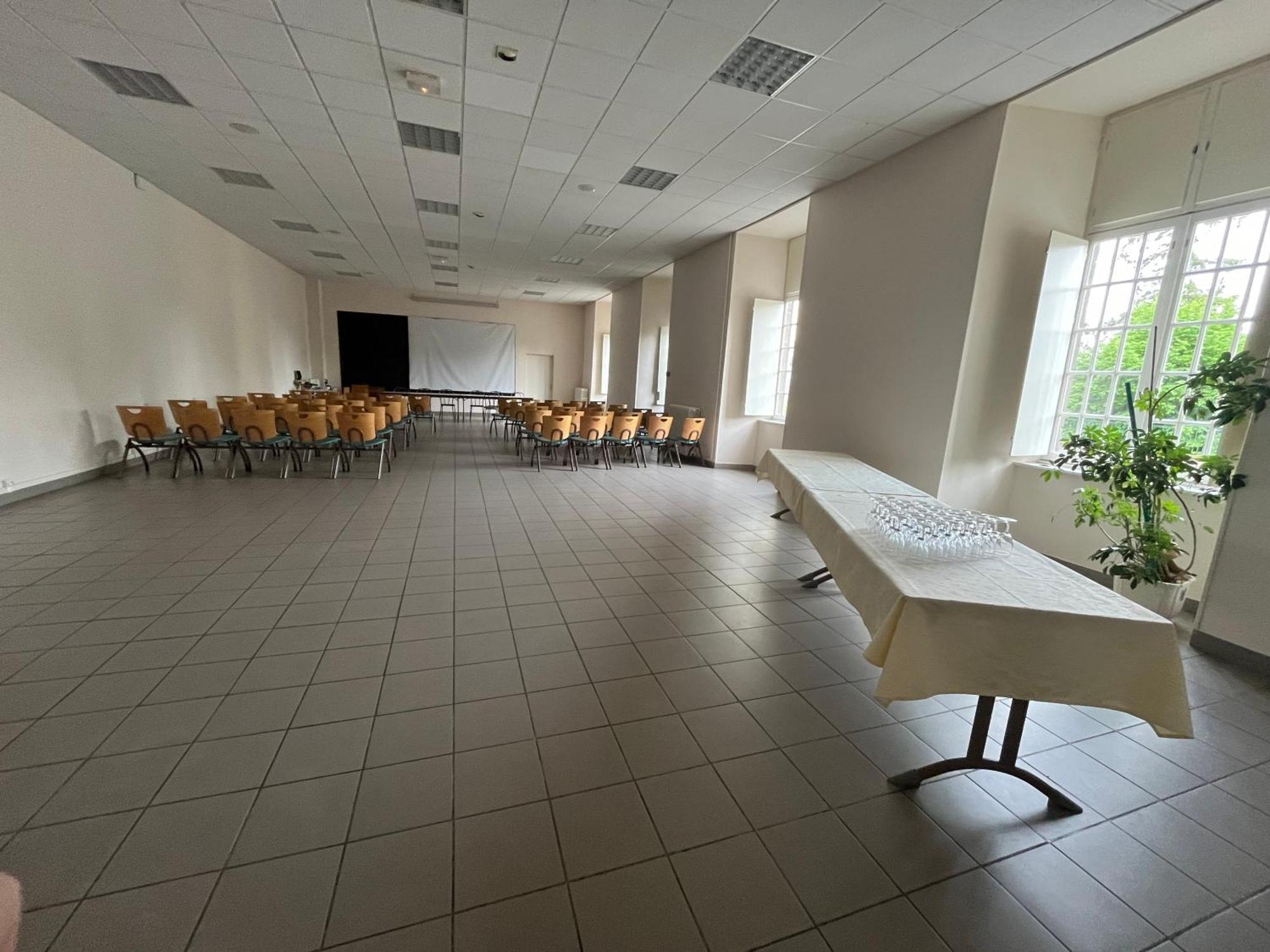 Logis Hotel Ancien Grand Seminaire Saint-Flour  Bagian luar foto