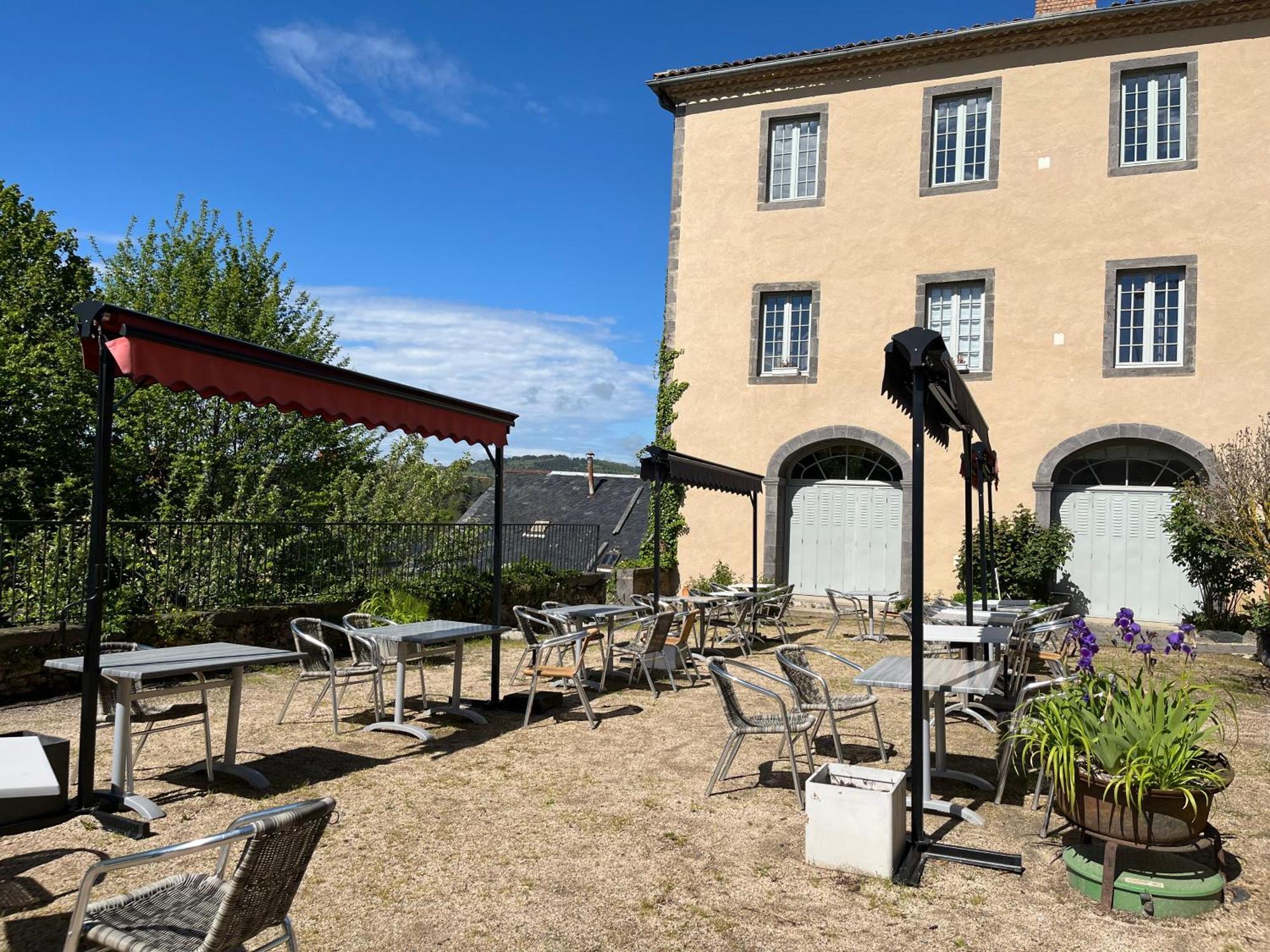 Logis Hotel Ancien Grand Seminaire Saint-Flour  Bagian luar foto