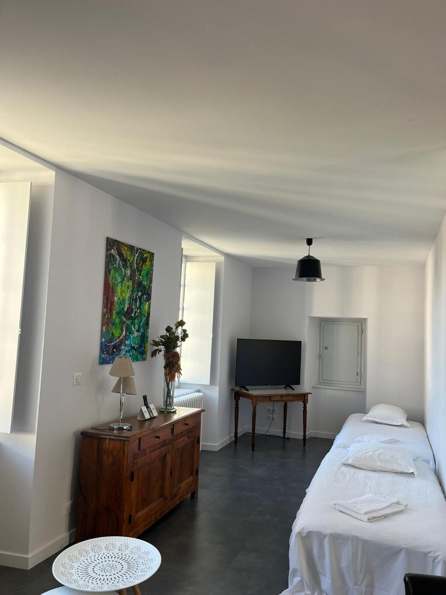 Logis Hotel Ancien Grand Seminaire Saint-Flour  Bagian luar foto
